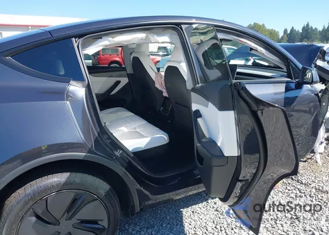 2026 Tesla Model Y Long Range Dual Motor All-Wheel Drive/Long Range Launch Series z USA, uszkodzony, nr VIN 7SAYGDEE3TF341122